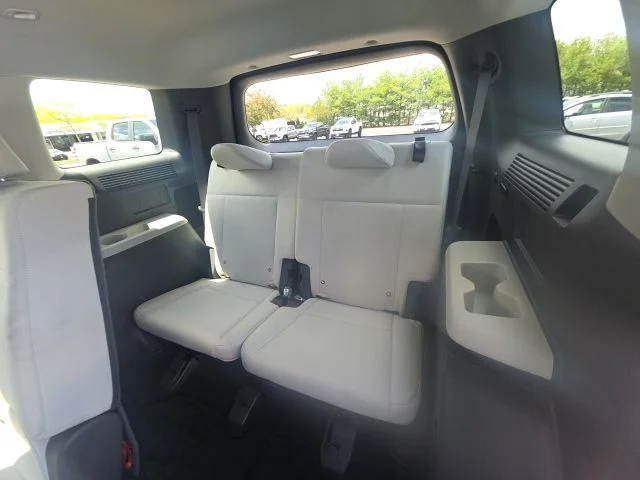 Used 2025 Silver Hyundai SE image 30