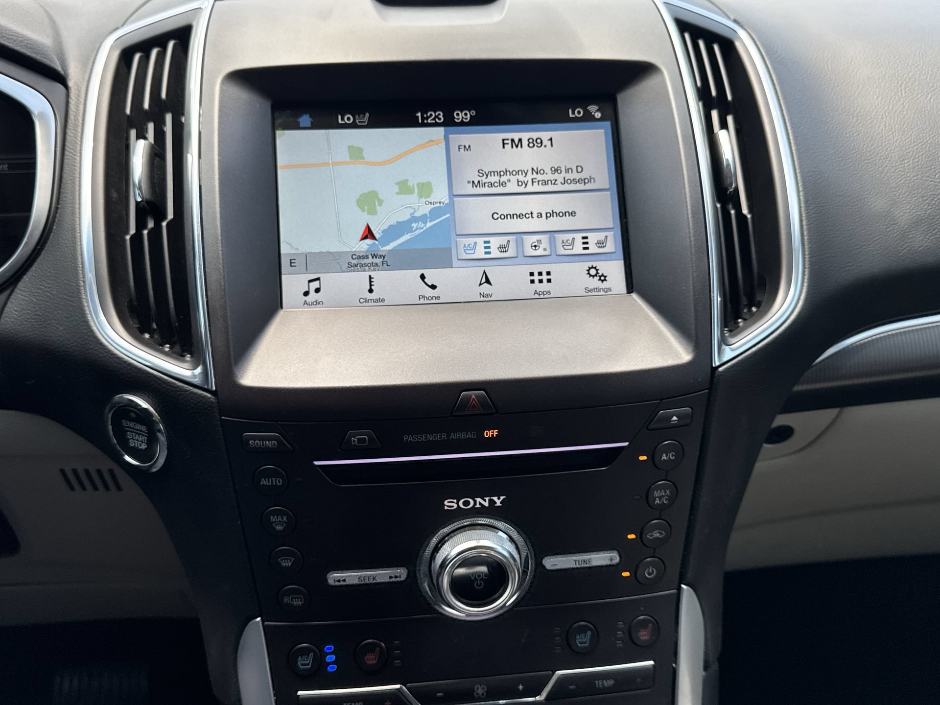Used 2018 White Platinum Clearcoat Metallic Ford Titanium image 24