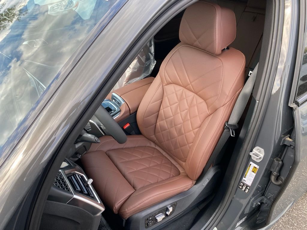 New 2026 Dravit Grey Metallic BMW xDrive40i image 11