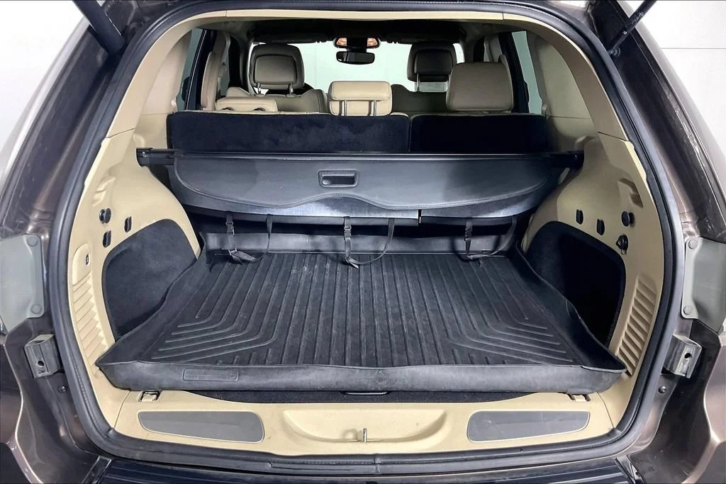 Certified Used 2019 Brown Jeep Limited 4x4 image 28