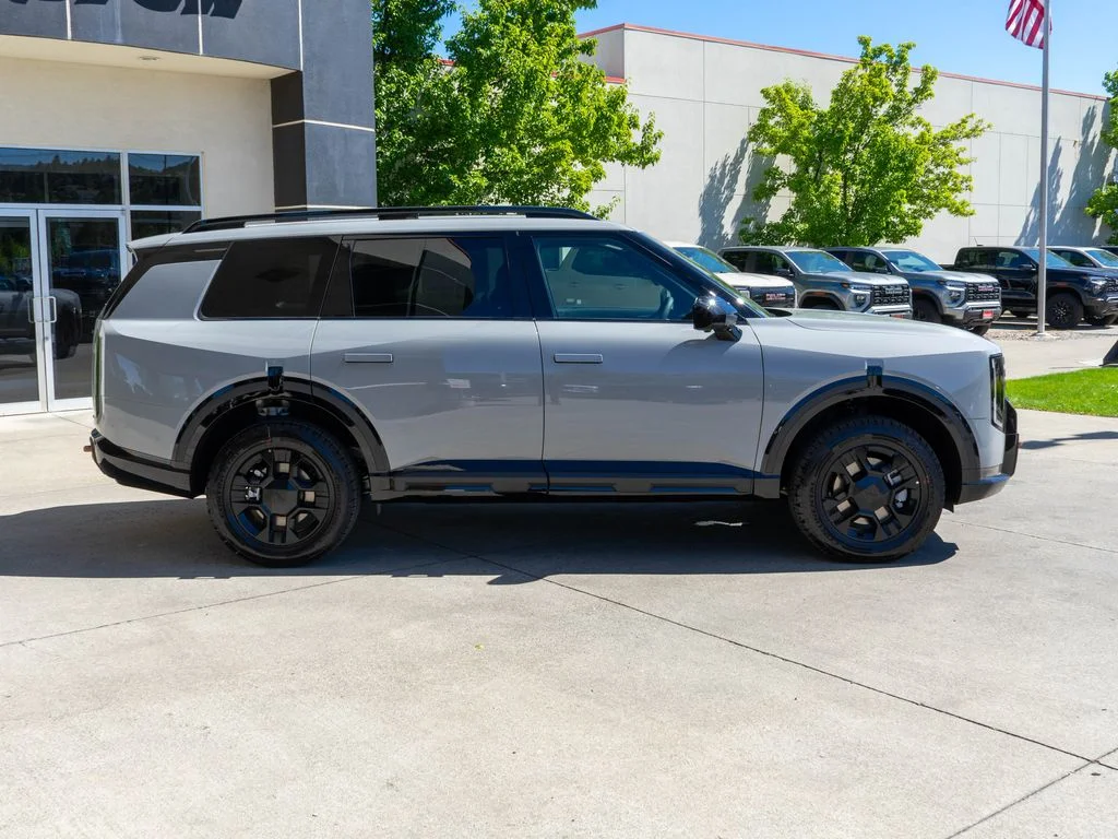 New 2027 Wolf Gray Kia X-Pro SX Prestige image 8