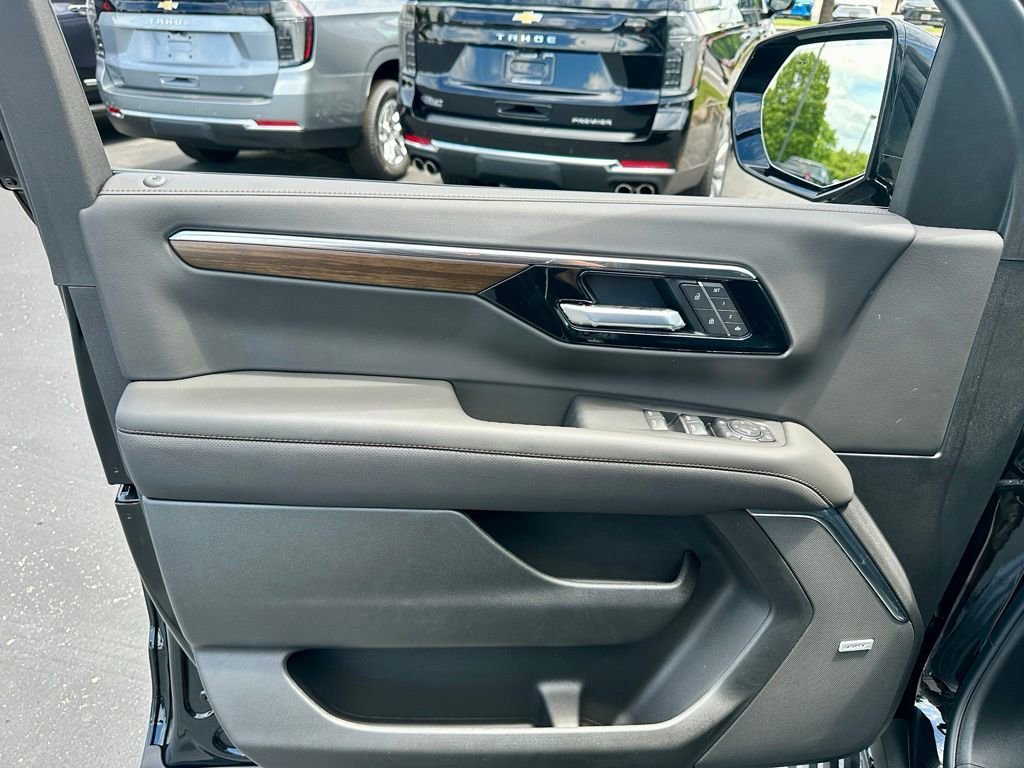2026 Chevrolet Suburban High Country - Photo 10
