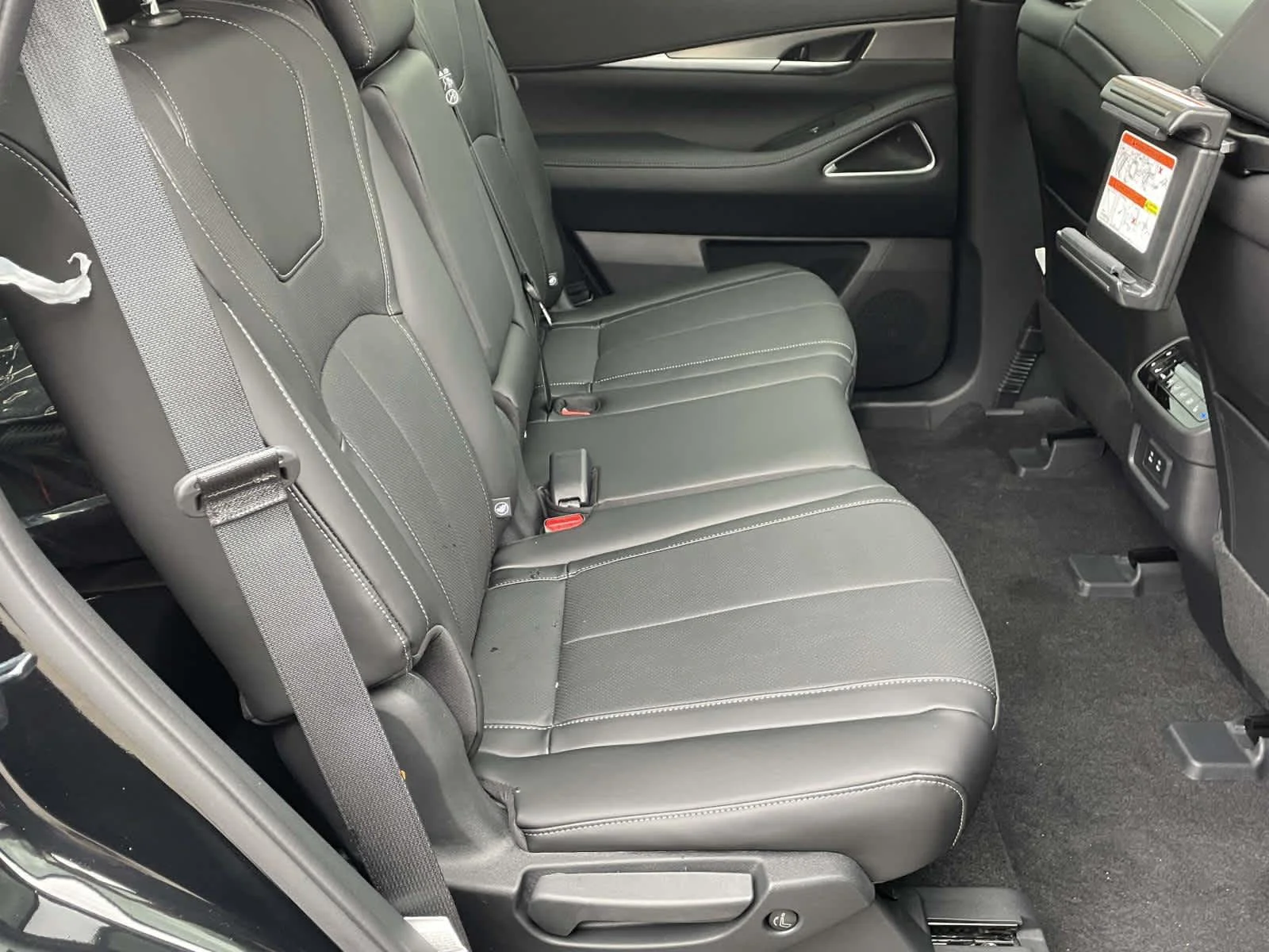 New 2026 Mineral Black INFINITI LUXE image 16