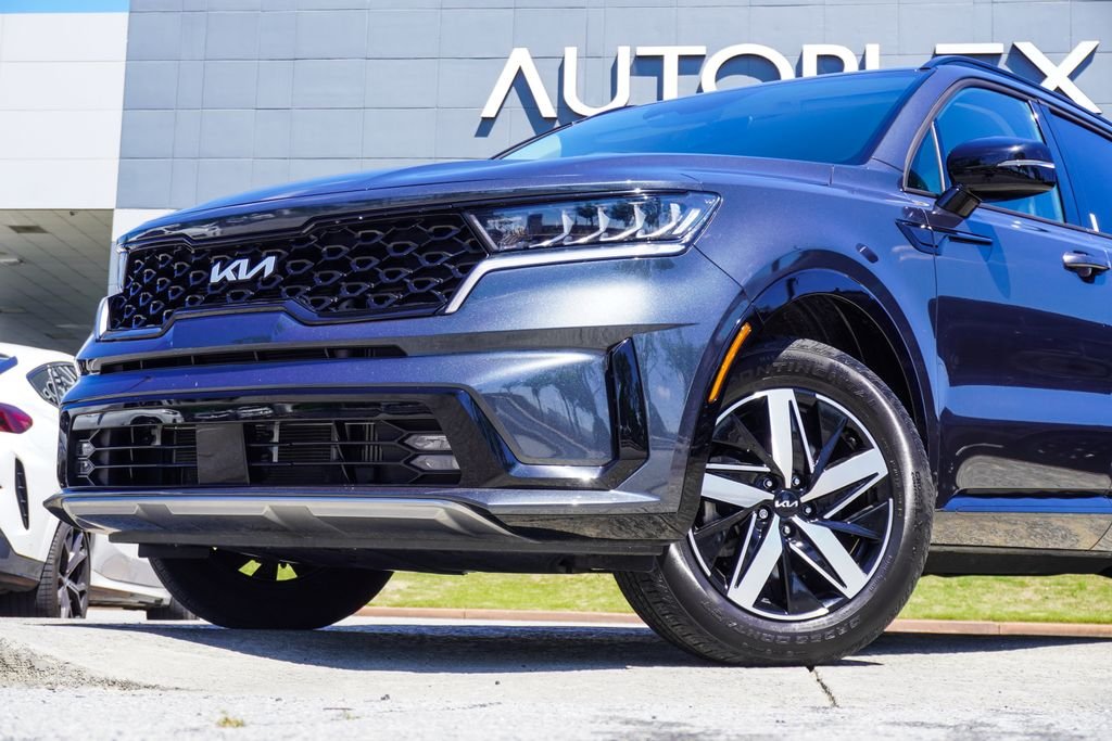 Used 2022 Gray Kia EX image 2