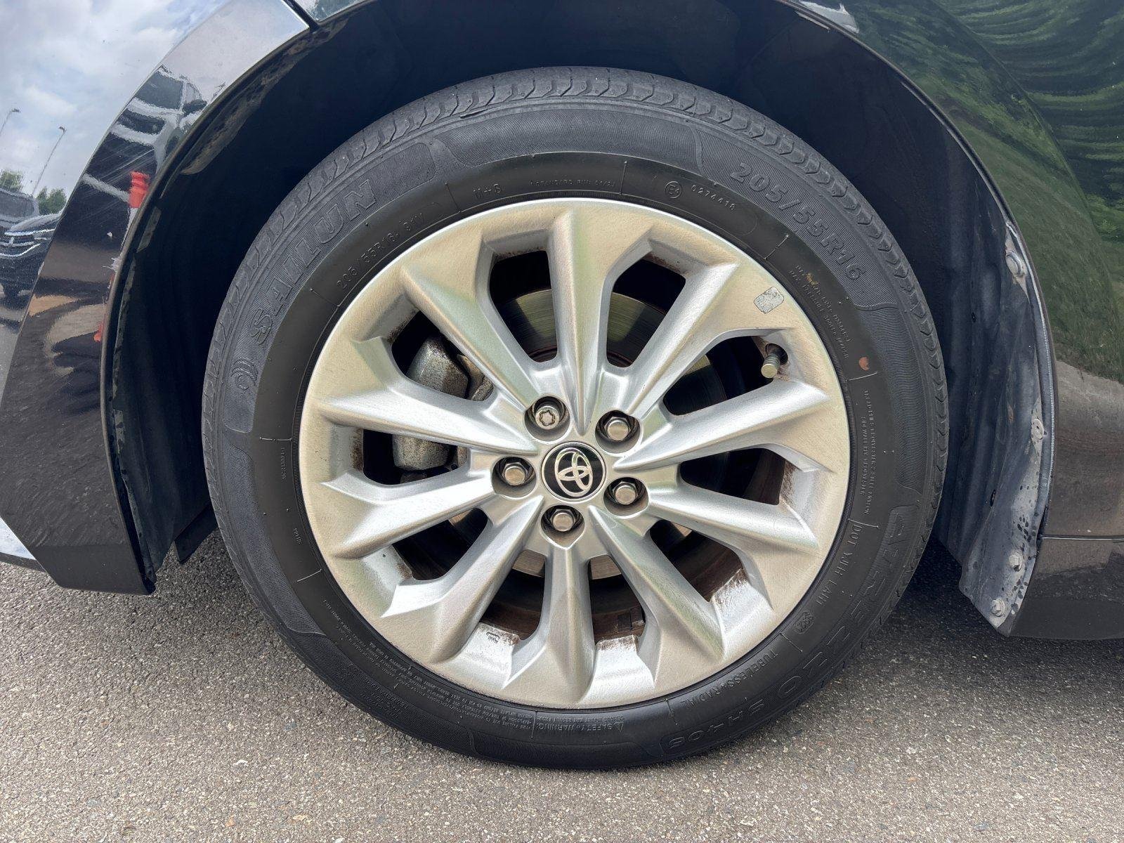 Used 2020 Black Sand Pearl Toyota XLE image 10