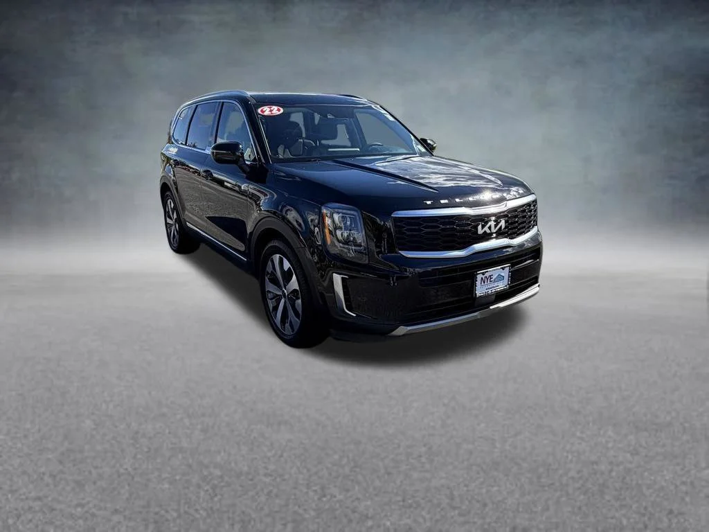 Used 2022 Black Kia EX image 8