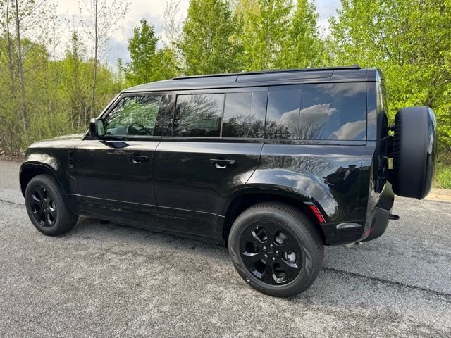 New 2026 Santorini Black Land Rover X-Dynamic SE image 8