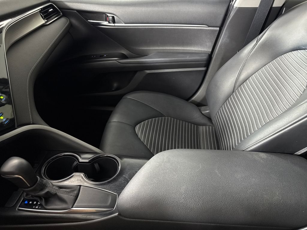 2020 Toyota Camry SE - Photo 19