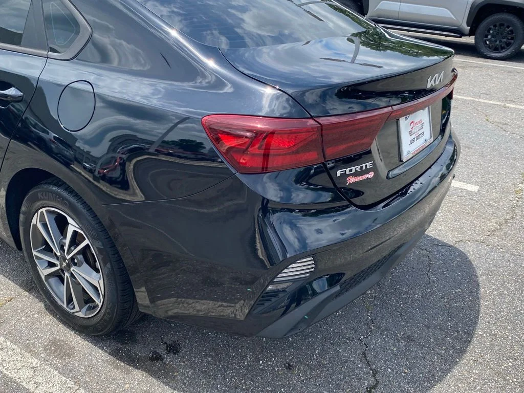 Used 2023 Black Kia LXS image 11