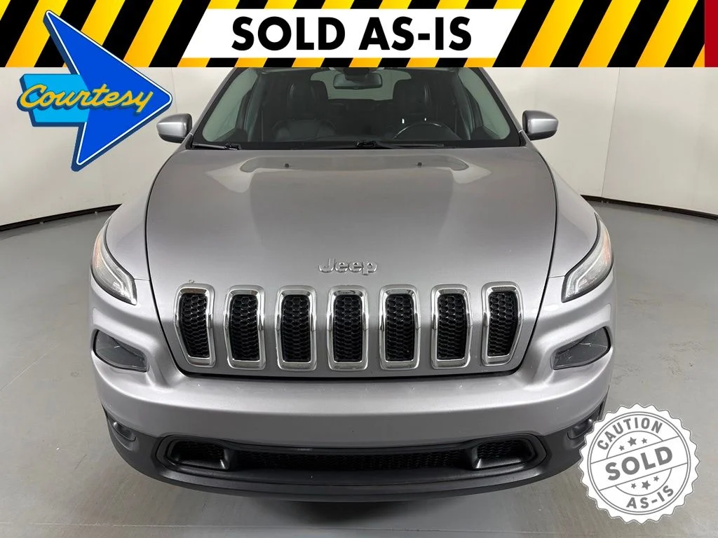 Used 2018 Silver Jeep Latitude Plus image 3