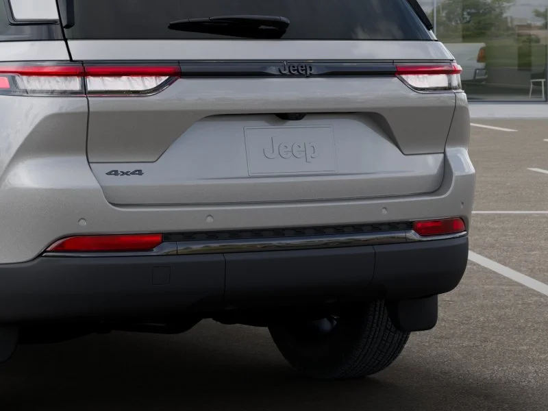 New 2025 Silver Zynith Exterior Paint Jeep  image 41