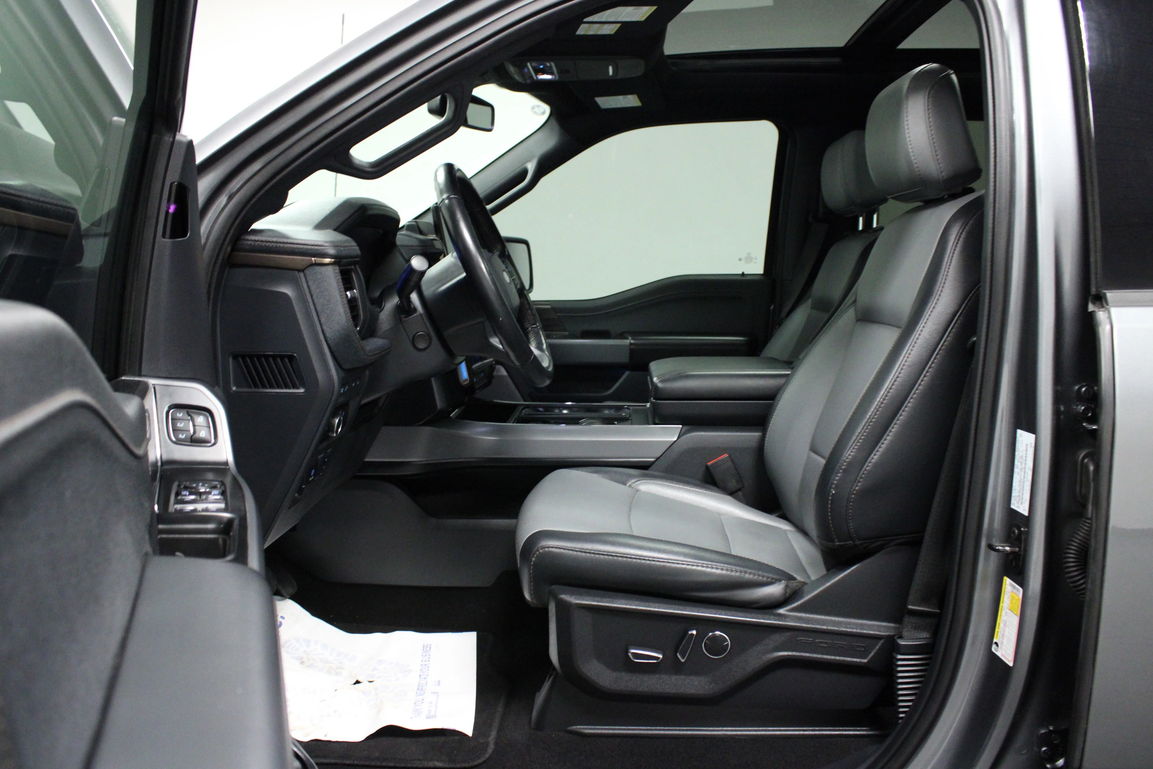 Used 2024 Carbonized Gray Metallic Ford Lariat image 12
