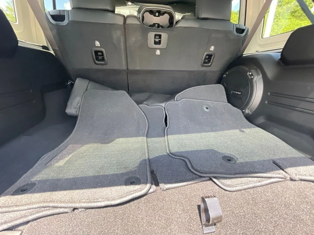Used 2024 White Jeep Sahara image 14