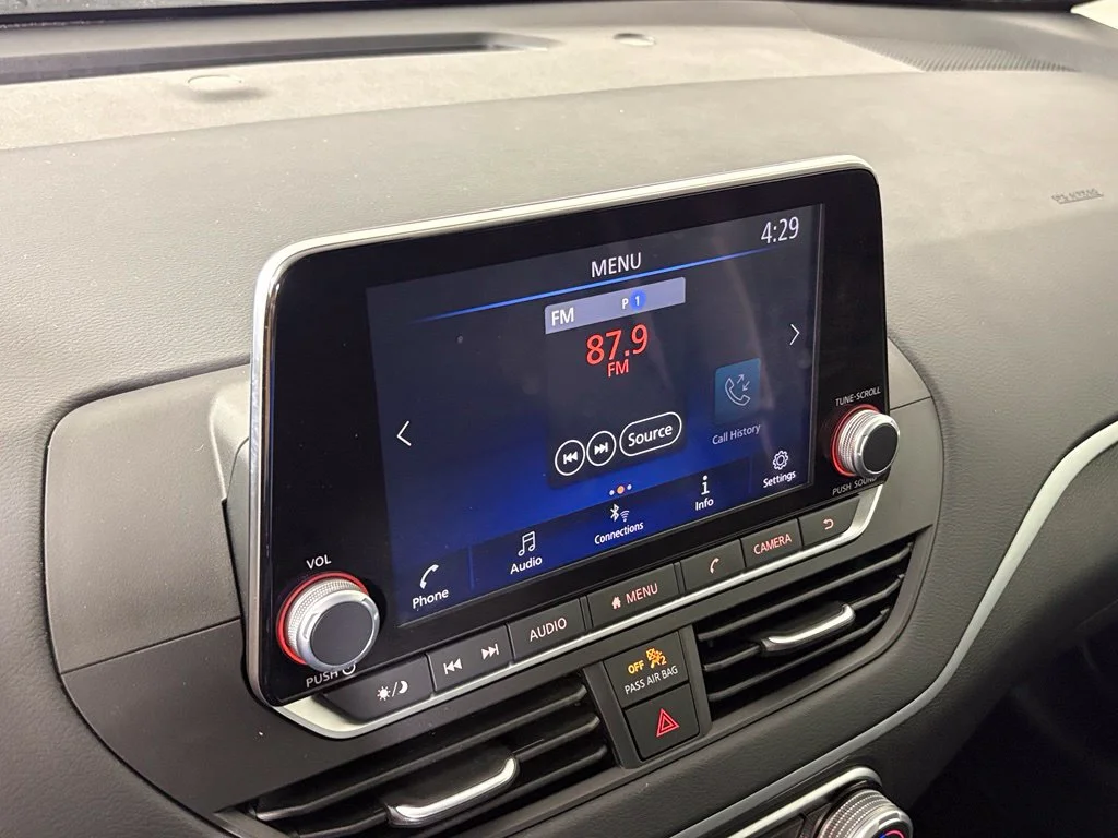 Used 2025 White Nissan 2.5 S image 22
