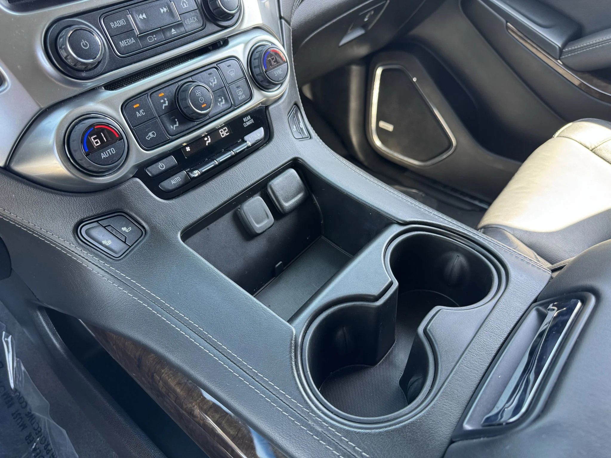 Used 2020 SUMMIT WHITE Chevrolet LT image 25