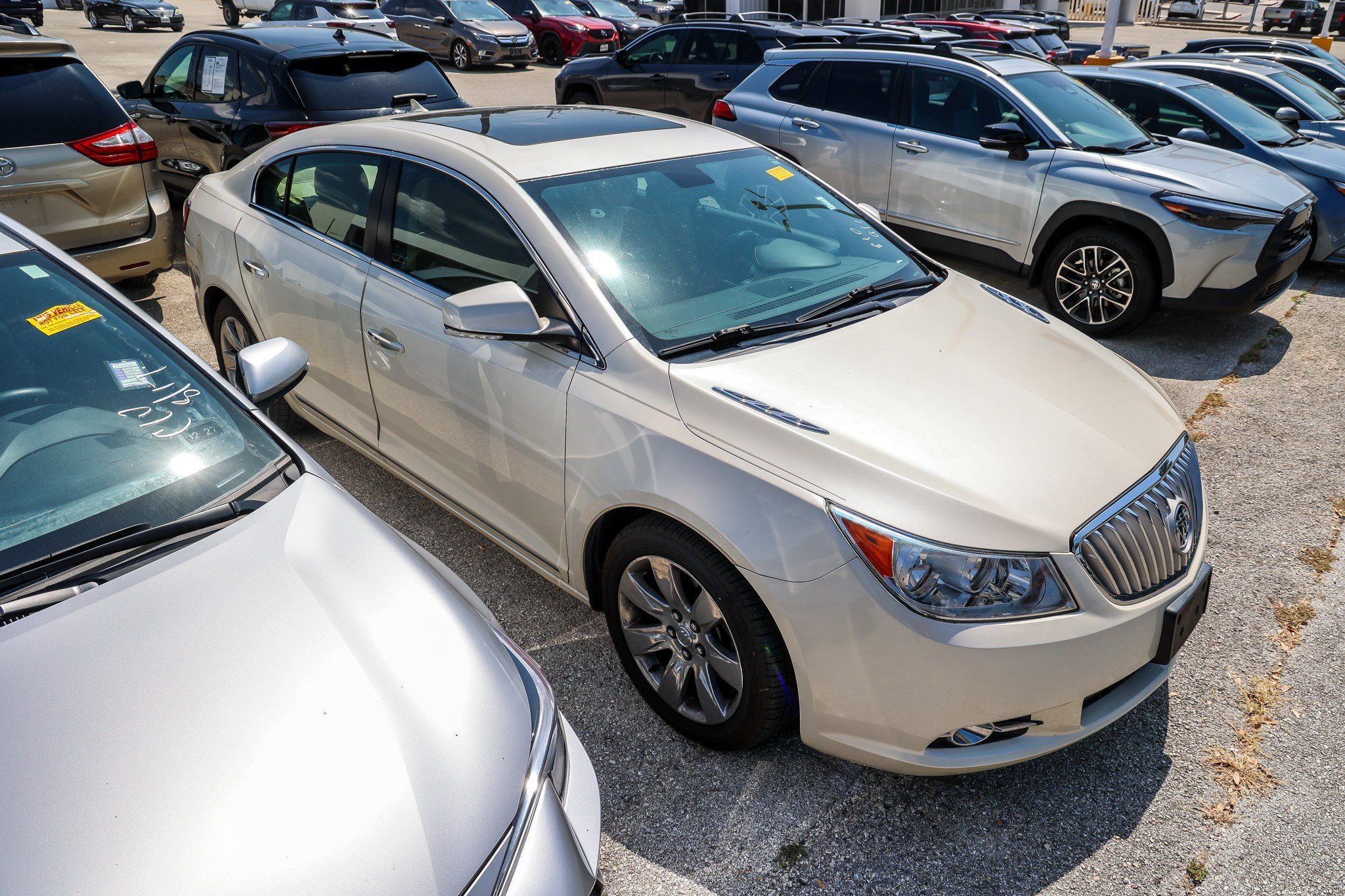 Used 2010 White Diamond Pearl Buick CXS image 6