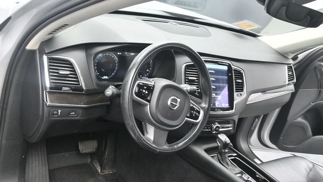 Used 2018 Silver Volvo T6 Momentum image 27