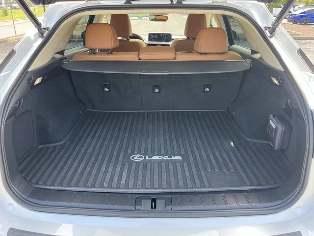 Used 2022 White Lexus 350 image 23