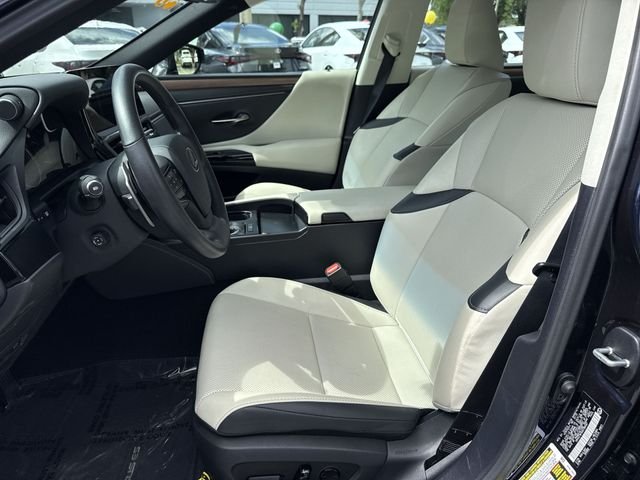 2025 Lexus ES 350 - Photo 11