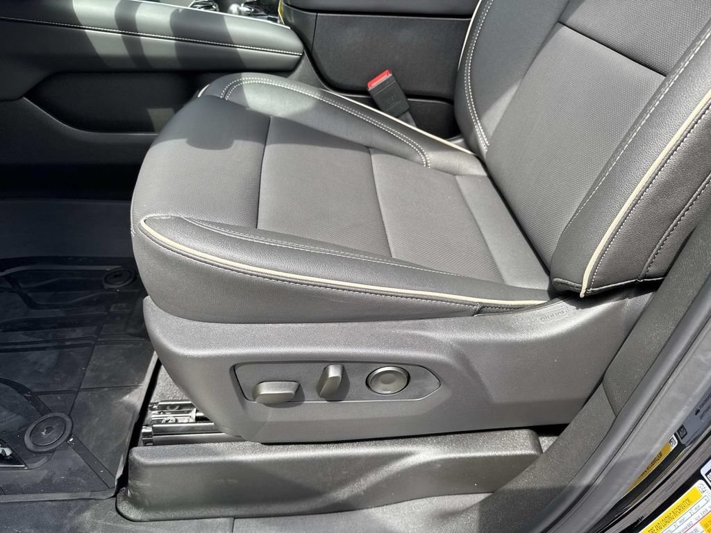 2026 Chevrolet Suburban Premier - Photo 19