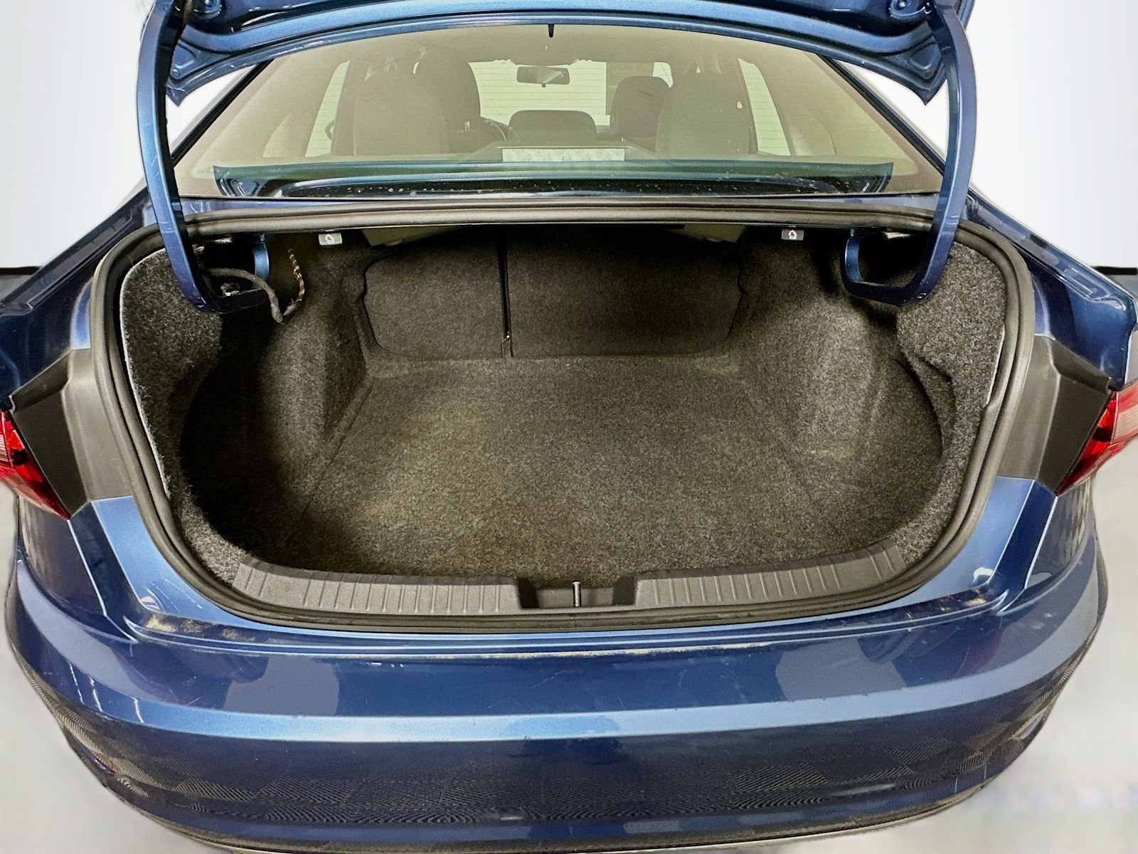 Used 2021 Blue Volkswagen 1.4T SE image 23
