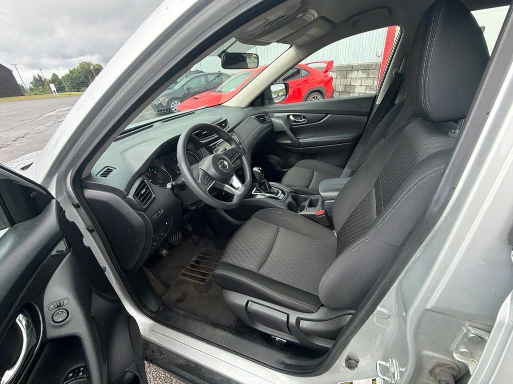 Used 2018 Silver Nissan S image 9
