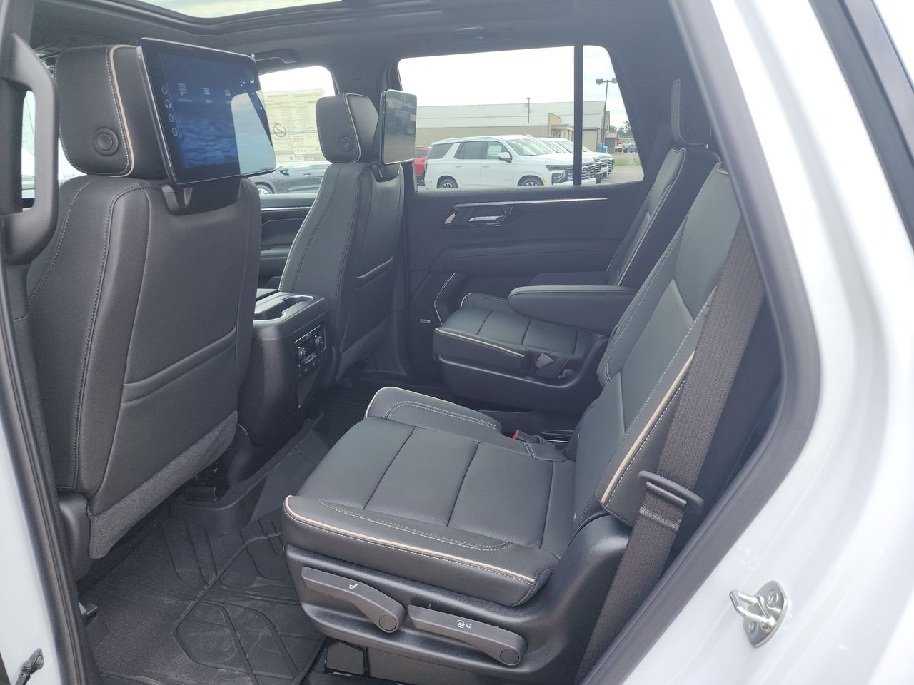 New 2026 Polar White Tricoat Chevrolet Premier image 21