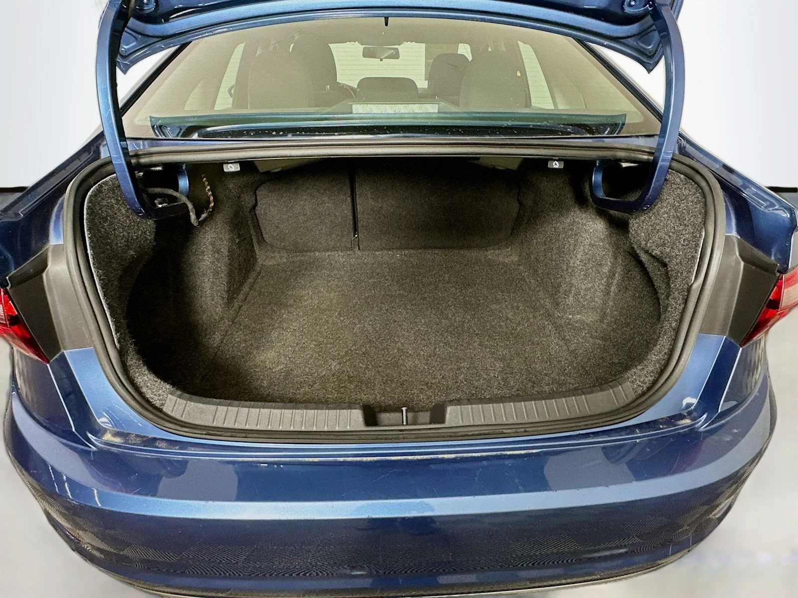 Used 2021 Blue Volkswagen 1.4T SE image 23