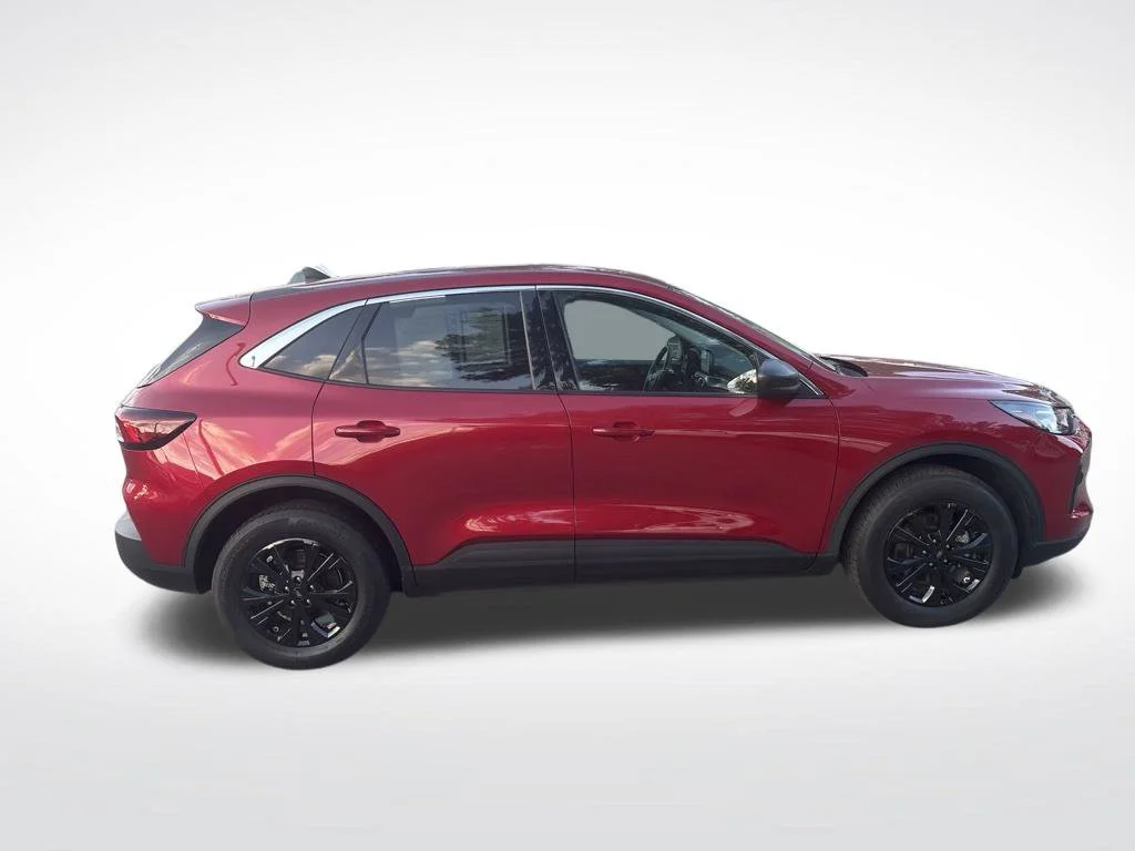 Used 2023 Red Ford Active image 5
