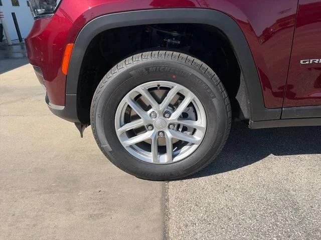 New 2026 Velvet Red Pearl-Coat Exterior Paint Jeep Laredo X image 26
