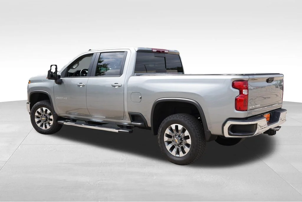 Used 2025 Sterling Gray Metallic Chevrolet LT image 8