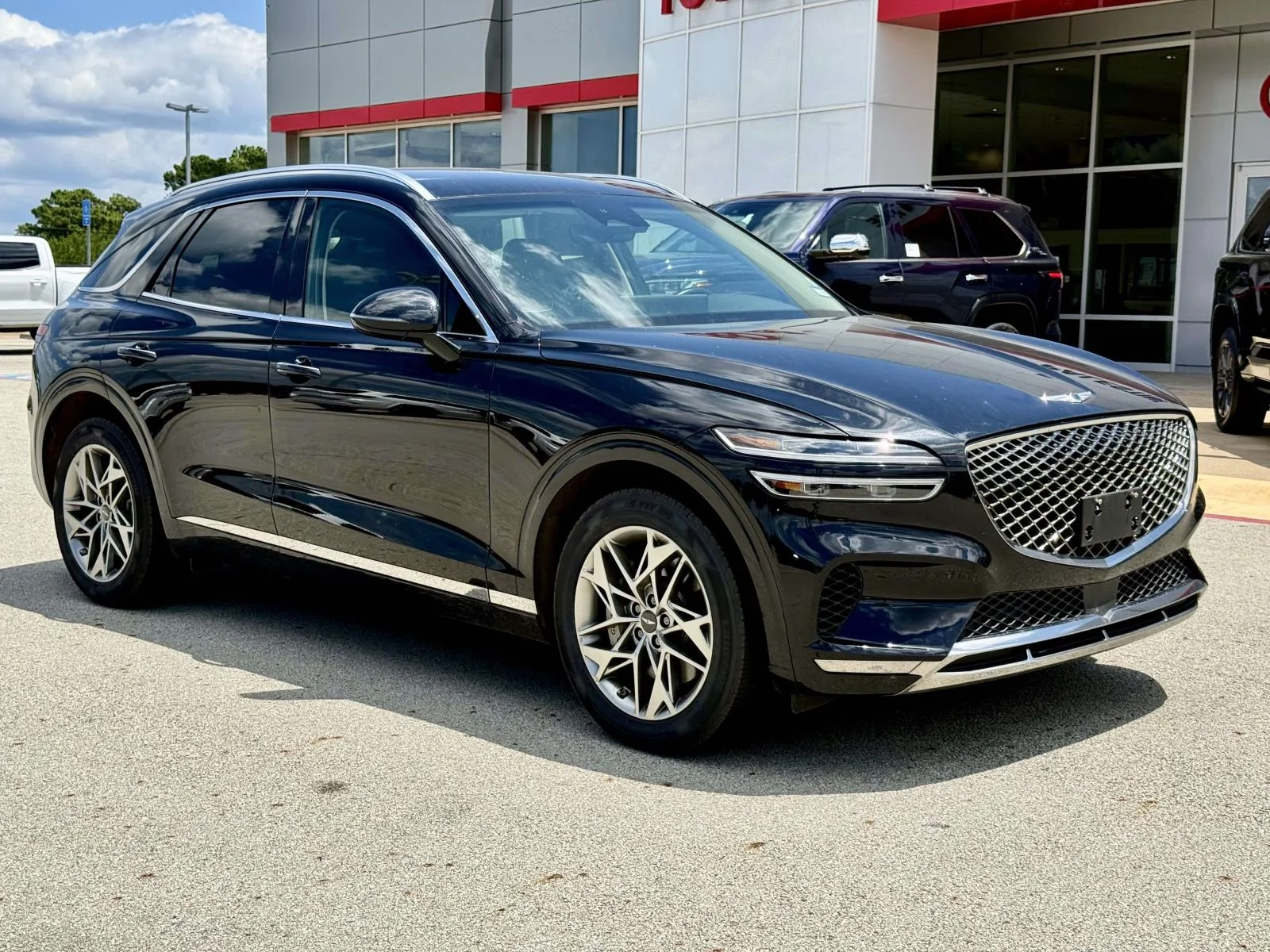 Used 2025 Black Genesis 2.5T image 2