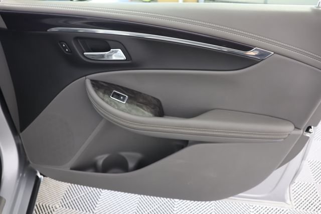 Used 2015 Silver Chevrolet LTZ image 27