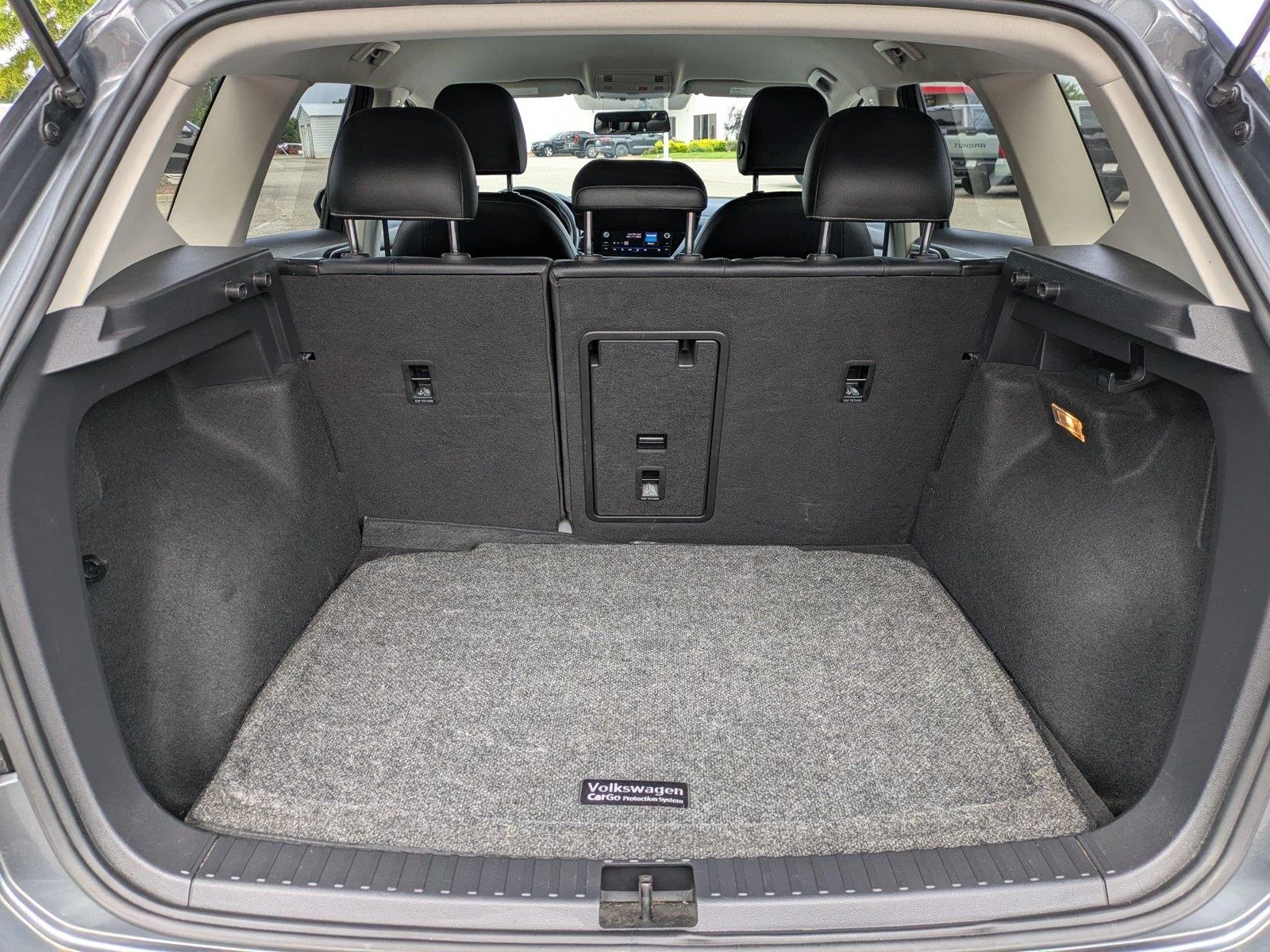 Used 2022 Platinum Gray Metallic Volkswagen SE image 13