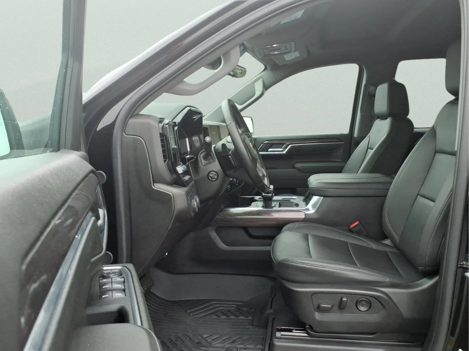 Used 2025 Black Chevrolet LTZ image 18