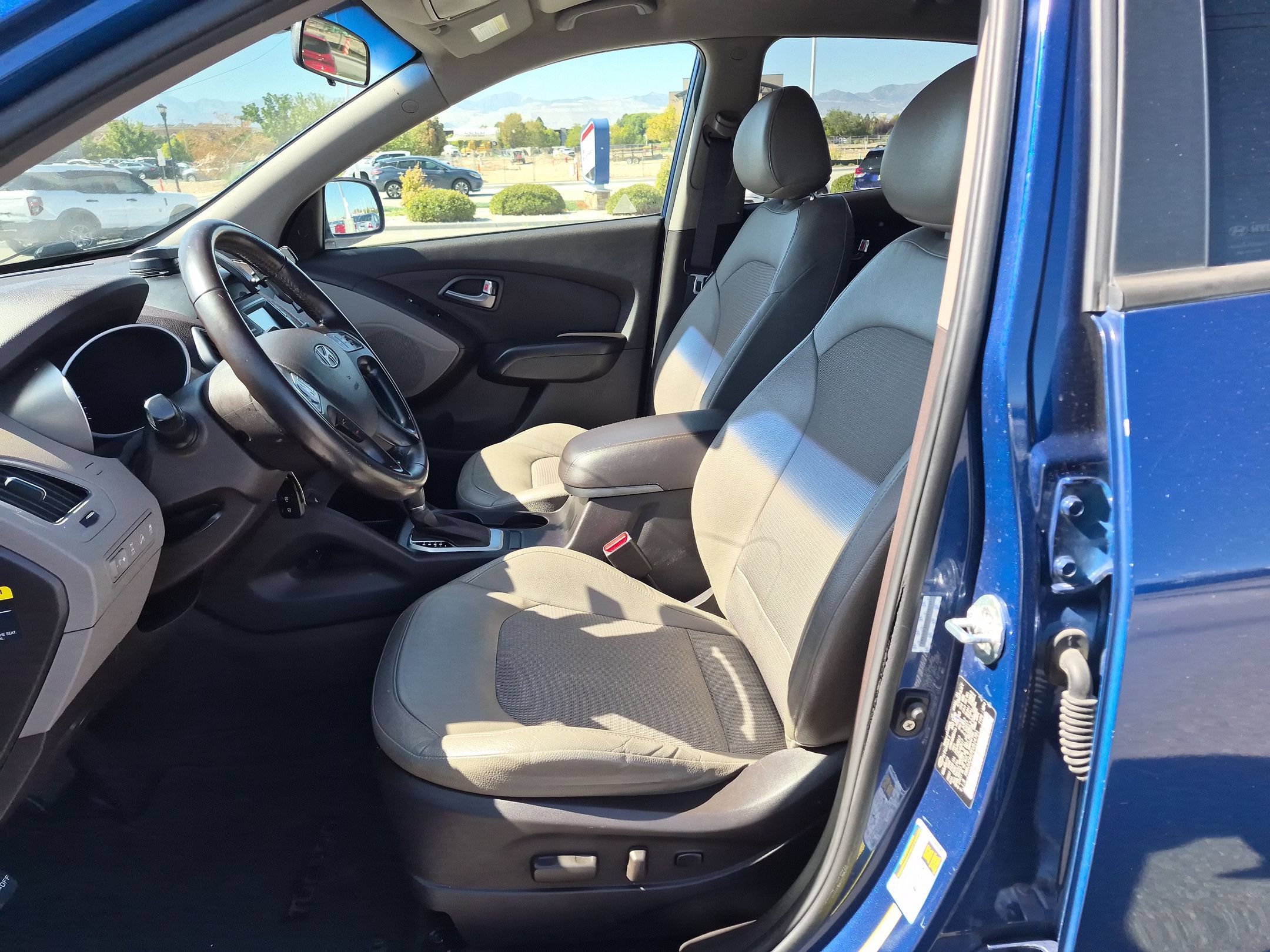 Used 2014 Laguna Blue Metallic Hyundai SE image 15