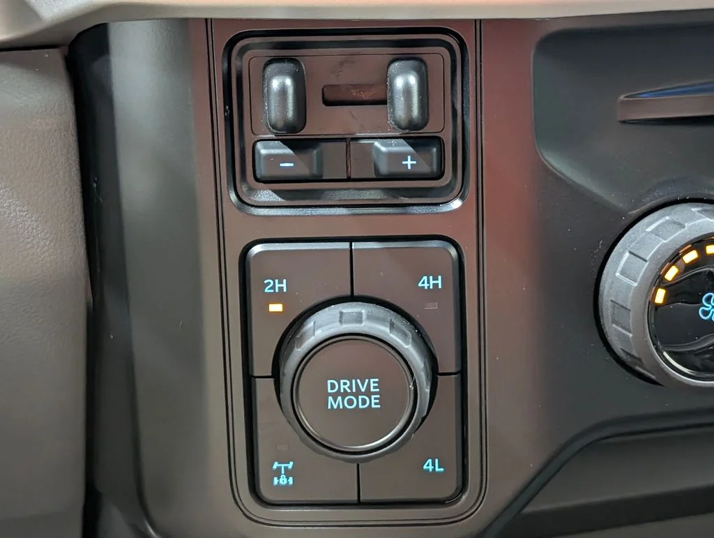 New 2026 Oxford White Ford F-250® XLT image 6