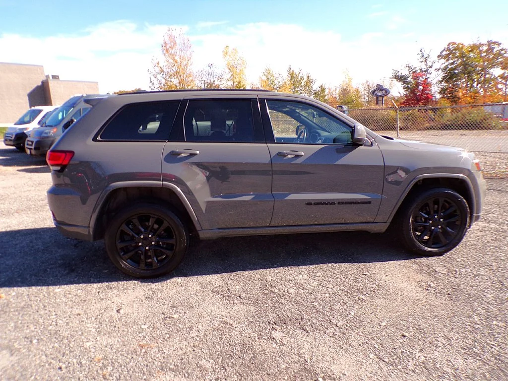Used 2022 Gray Jeep Laredo X image 8
