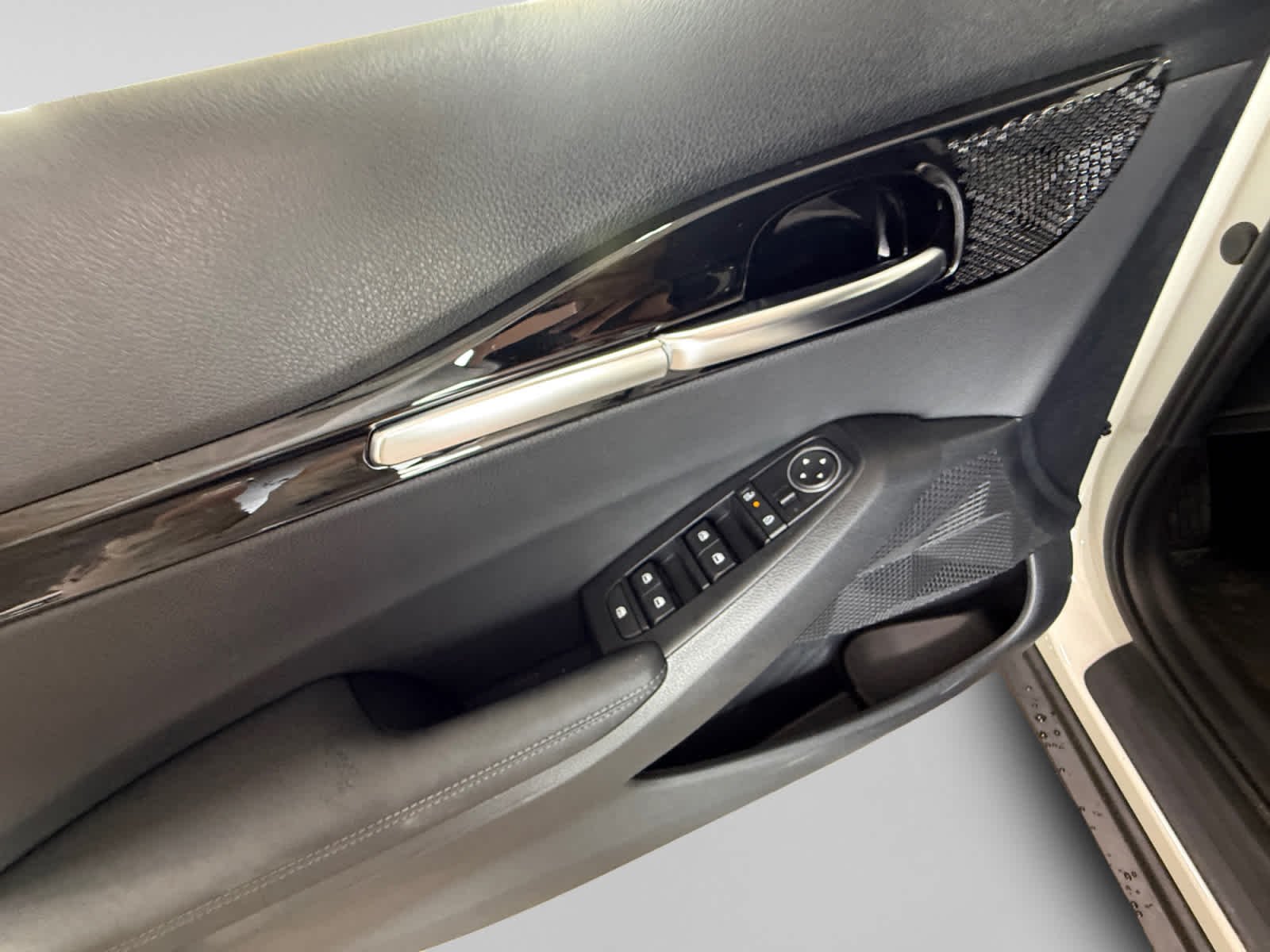 New 2026 Clear White/Black Roof Kia S image 10
