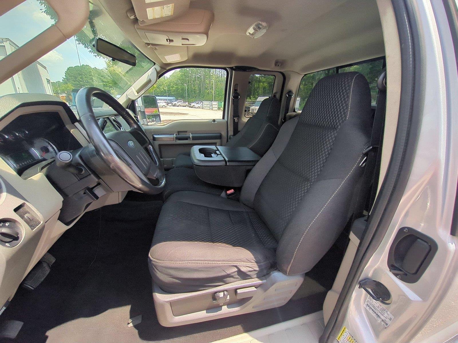 Used 2008 Silver Clearcoat Metallic Ford FX4 image 18