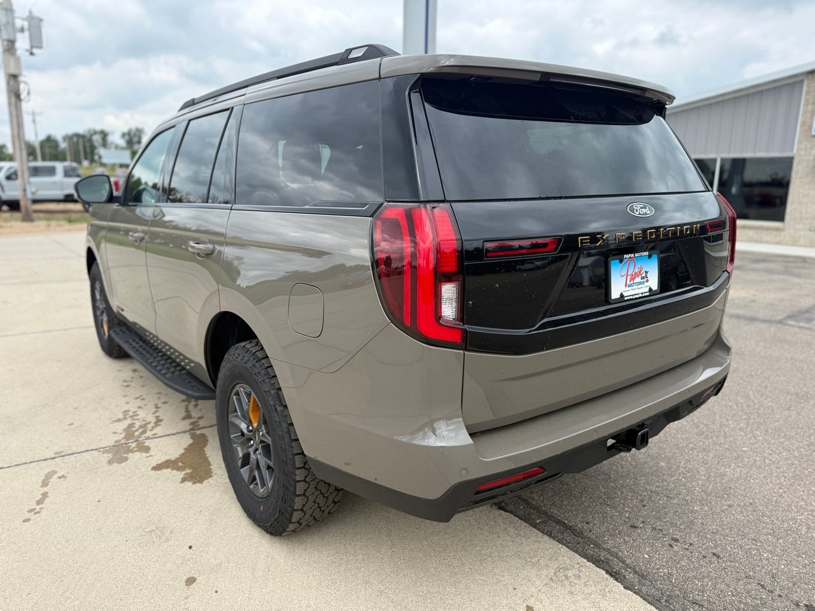 New 2026 Gray Ford Tremor image 4