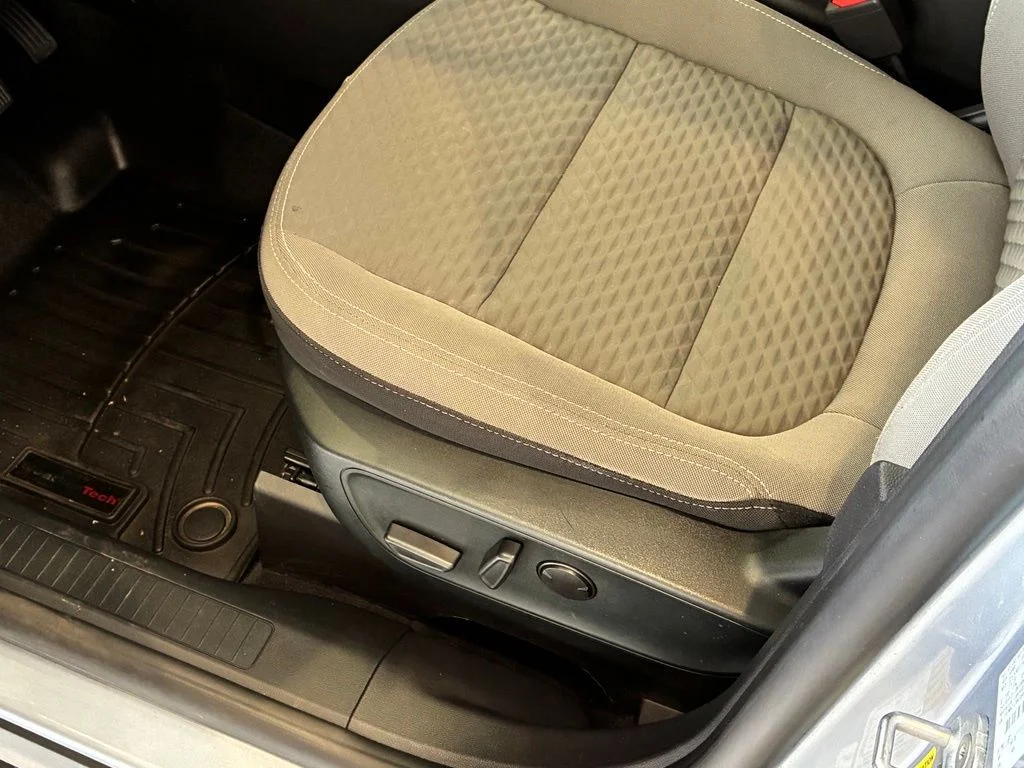Used 2022 Blue Ford SE image 17