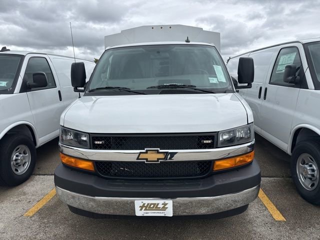 New 2025 Summit White Chevrolet 1WT image 2