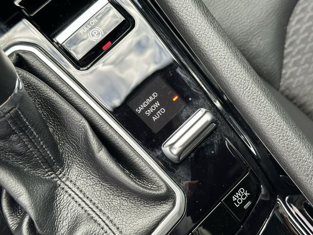 Used 2026 Silver Jeep Latitude image 21