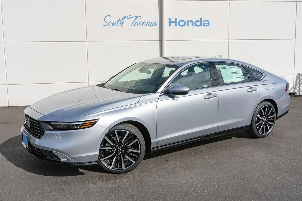 New 2026 Solar Silver Metallic Honda Touring image 2
