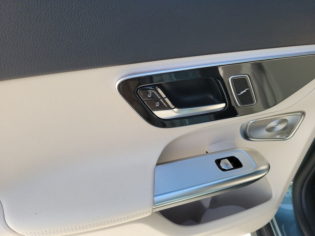 New 2026 Silver Mercedes-Benz GLC 300 image 17