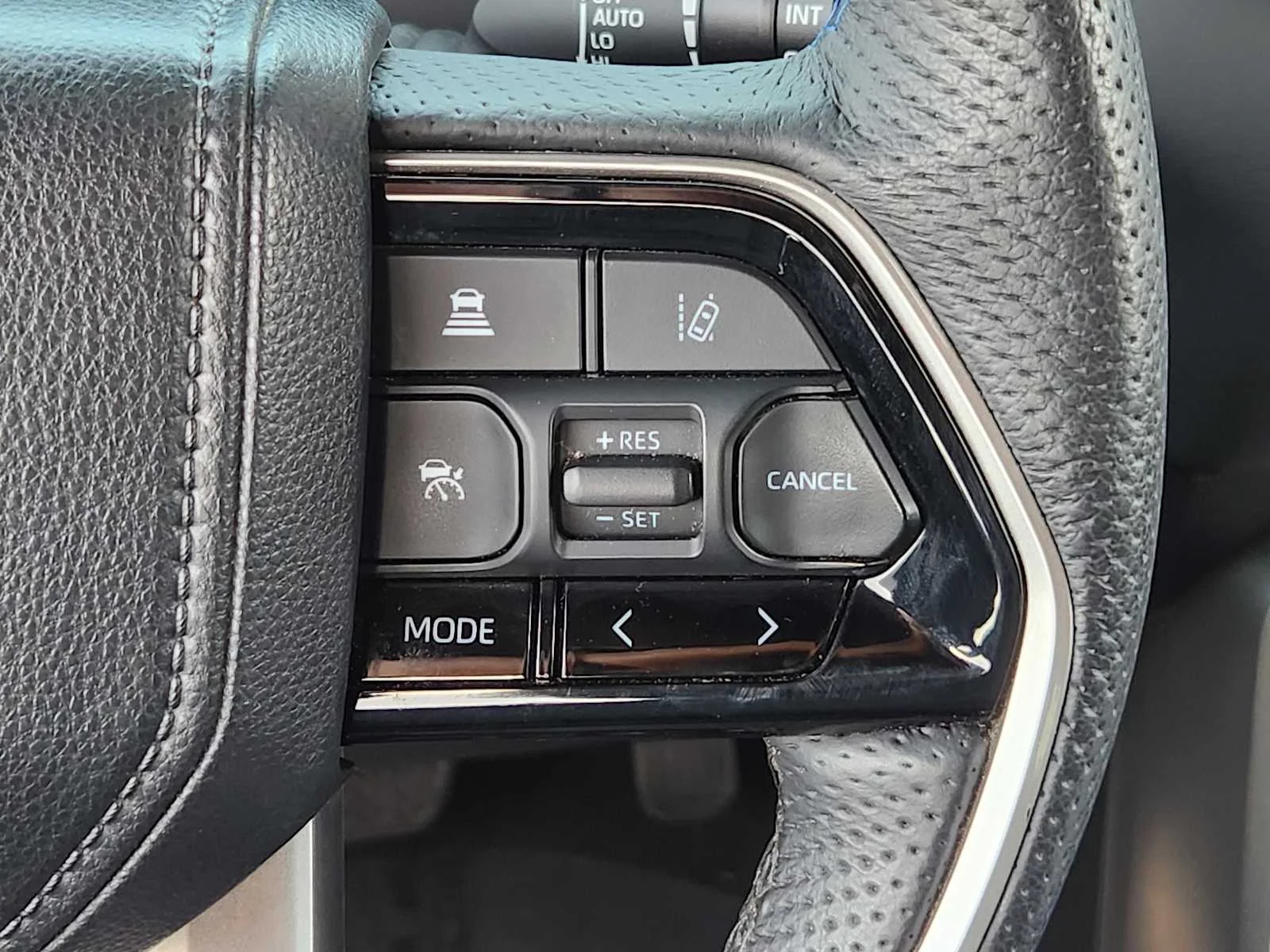 2023 Toyota Sequoia Platinum - Photo 28