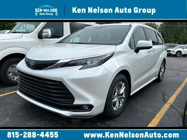 New 2026 Wind Chill Pearl Toyota XLE image 13