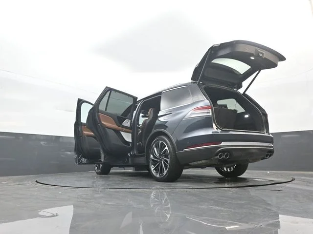 Used 2022 Blue Metallic Lincoln Reserve image 47