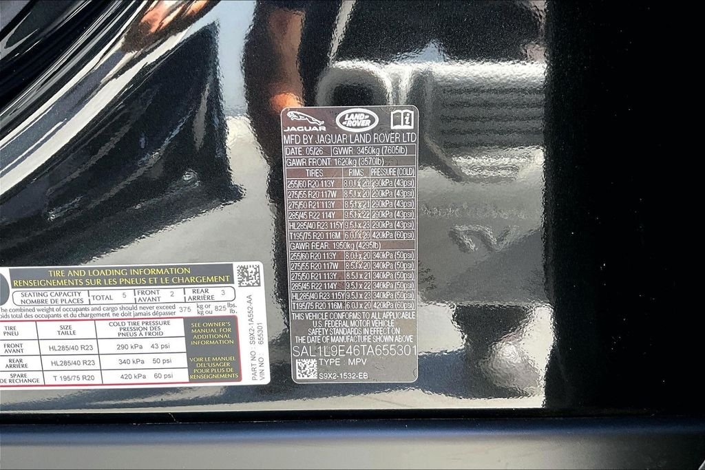 New 2026 SANTORINI BLACK Land Rover Dynamic SE image 8